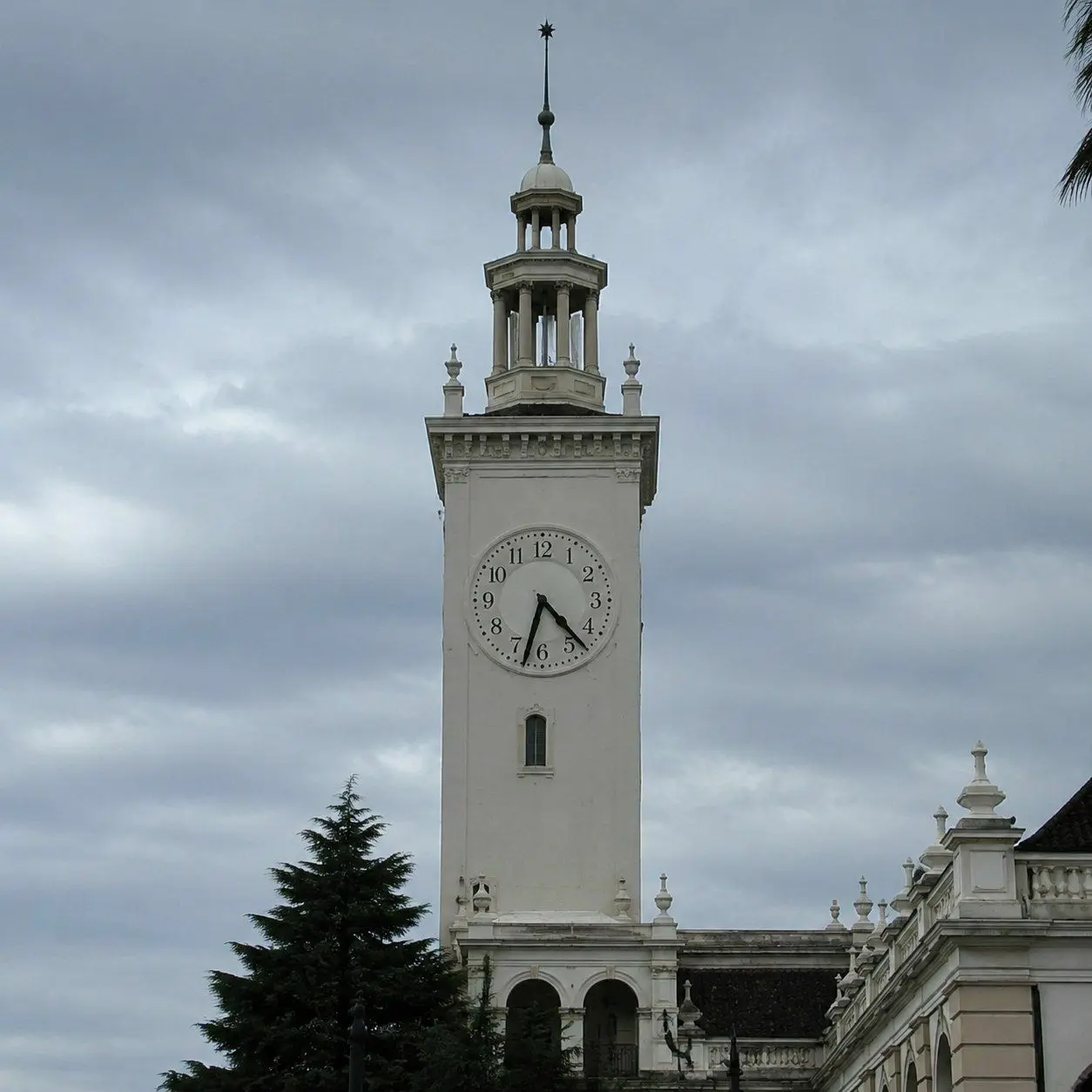 Старая Часовая Башня Lesya City